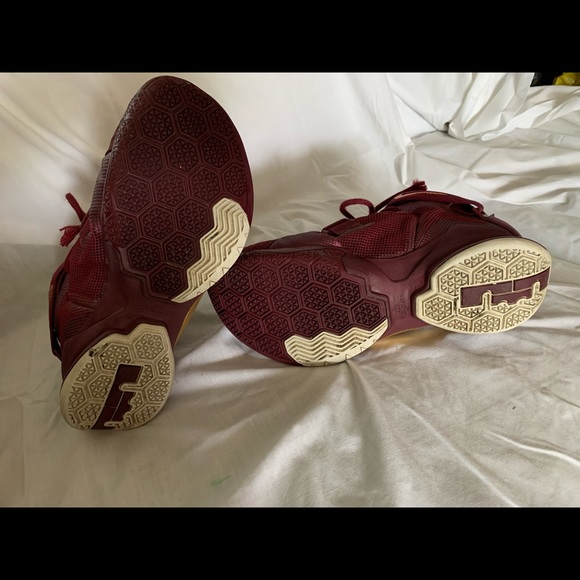 LeBron James Nike Tennis Shoes Size 8.5 - Picture 4 of 5